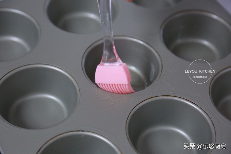 家里只有鸡蛋面粉糖怎么做蛋糕,只用鸡蛋糖油和面粉做蛋糕