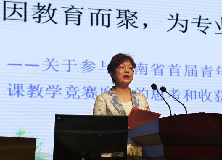 巴陵郡三湘四水英才聚，香樟园高谈阔论红烛燃