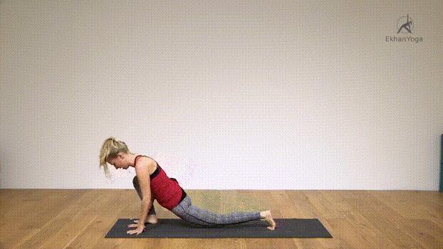 早晨瑜伽动作10分钟排毒养颜,清晨的瑜伽疏通经络