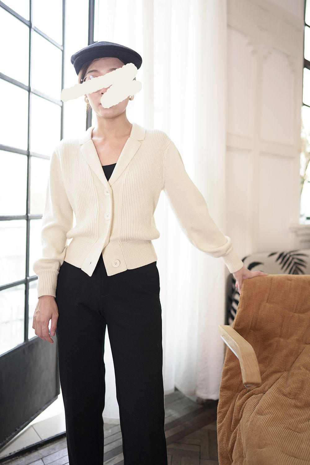 杏色大衣内搭什么颜色毛衣好看,深蓝色大衣内搭什么颜色的毛衣