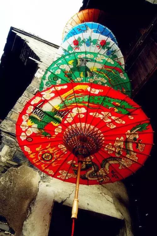 美丽的油纸伞江南水乡独特的风韵,撑一把油纸伞感受一种朦胧的美