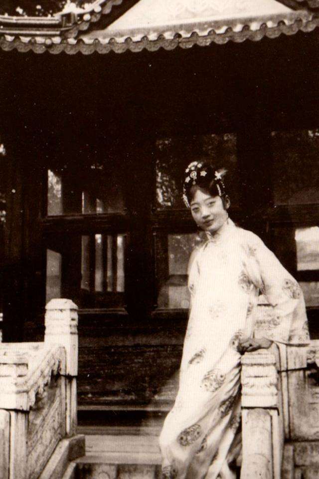 末代皇后婉容为何进监狱,末代皇后婉容出轨了谁