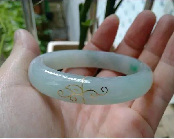 网上纳米修复玉镯断裂是真是假,玉镯没磕碰突然断裂预示着什么