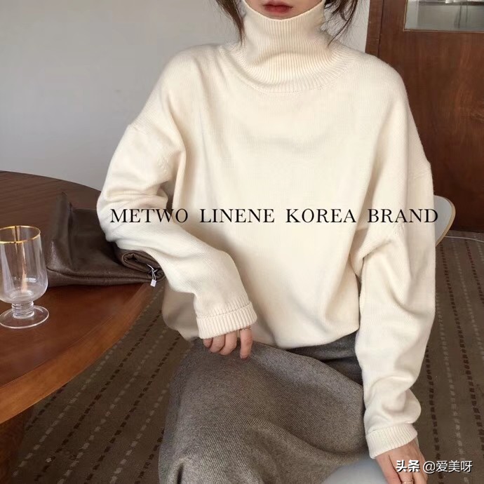 酒红色大衣内搭什么颜色毛衣好看,紫色毛衣搭配什么颜色的大衣好看