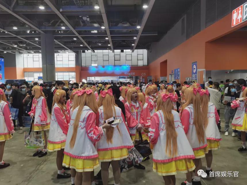 追虚拟偶像的人:虚拟、真情与偏见