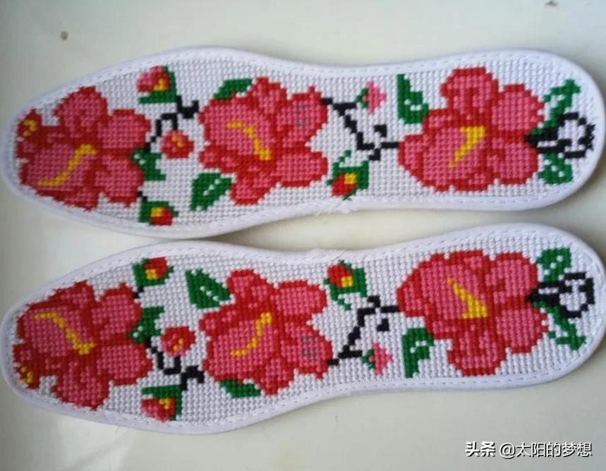 绣双鞋垫送情郎,做两双鞋垫送情郎