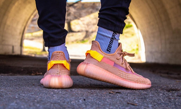 年轻人穿的潮牌鞋子品牌,年轻人都穿什么品牌的服装