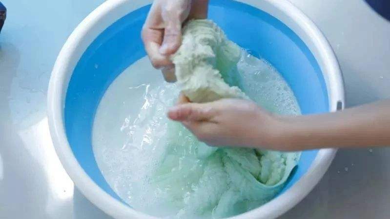 毛巾脏了怎么清洗最有效,毛巾脏了又脏又硬怎么洗干净