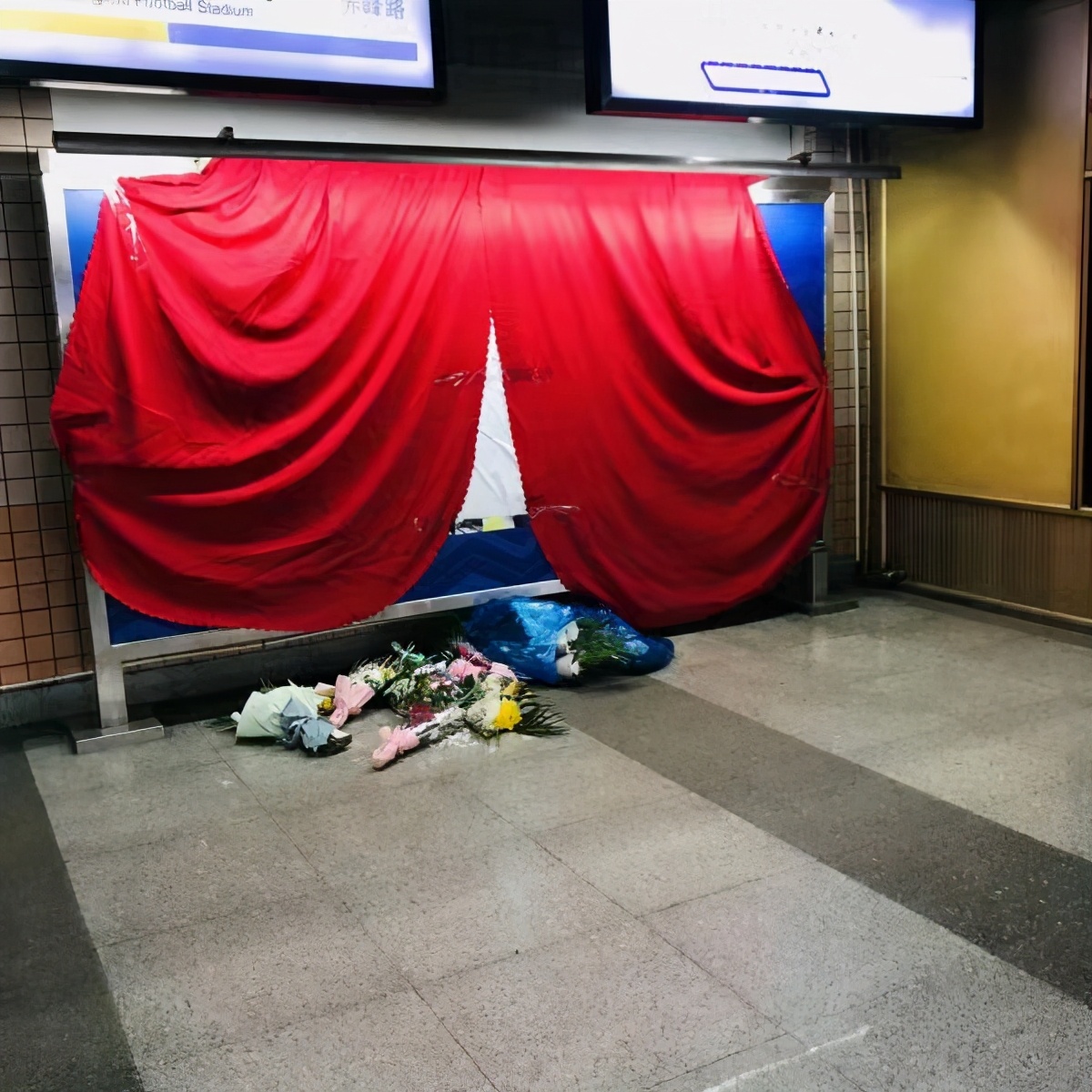 上海虹口足球场苏宁夺冠,申花主场进球后球迷震撼呐喊视频