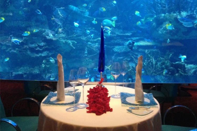 迪拜帆船酒店5万一天,迪拜帆船酒店不怕水涨吗