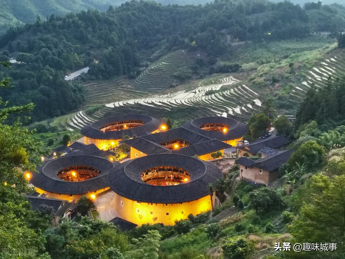 南靖土楼光看四菜一汤不过瘾，沼泽地上的最高土楼，堪称风水宝地