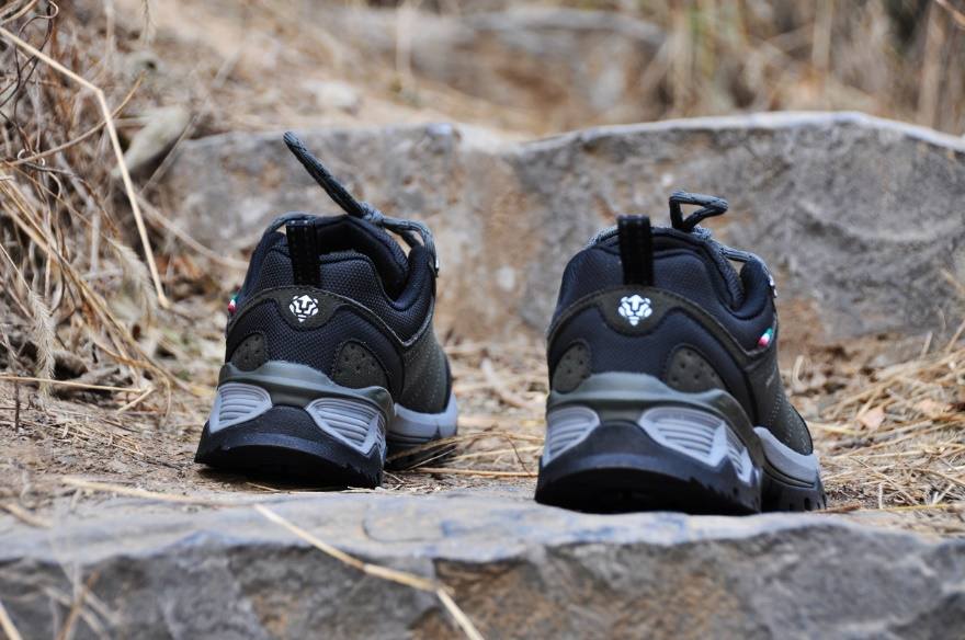 senselead跟绿巨人是一个牌子吗,绿巨人徒步鞋测评