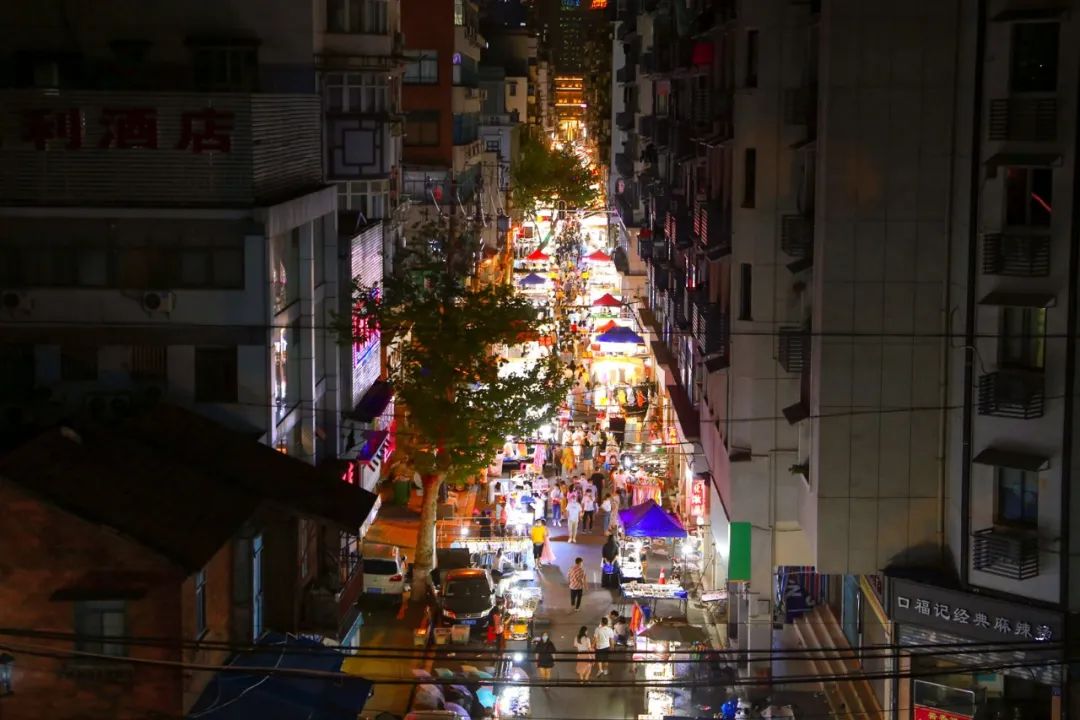 敦煌沙洲夜市值得去吗,三亚夜市哪个值得去