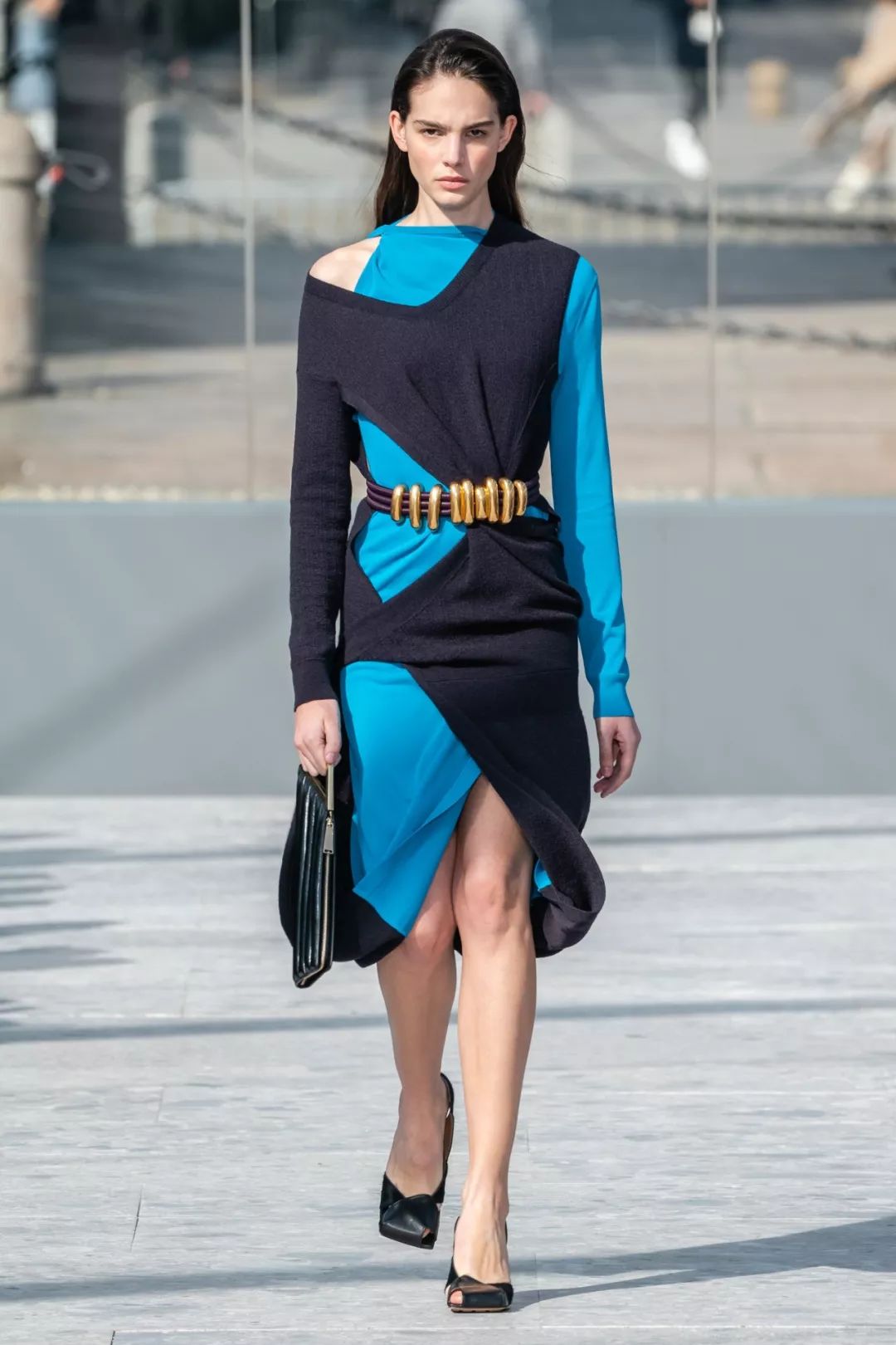 秋冬千万别买这双鞋太时髦了 (秋冬千万别穿这5双鞋太时髦了)