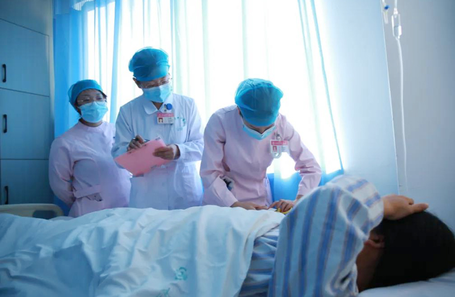 山东省*安泰**市优秀科主任李桦：为女性健康撑起保护伞