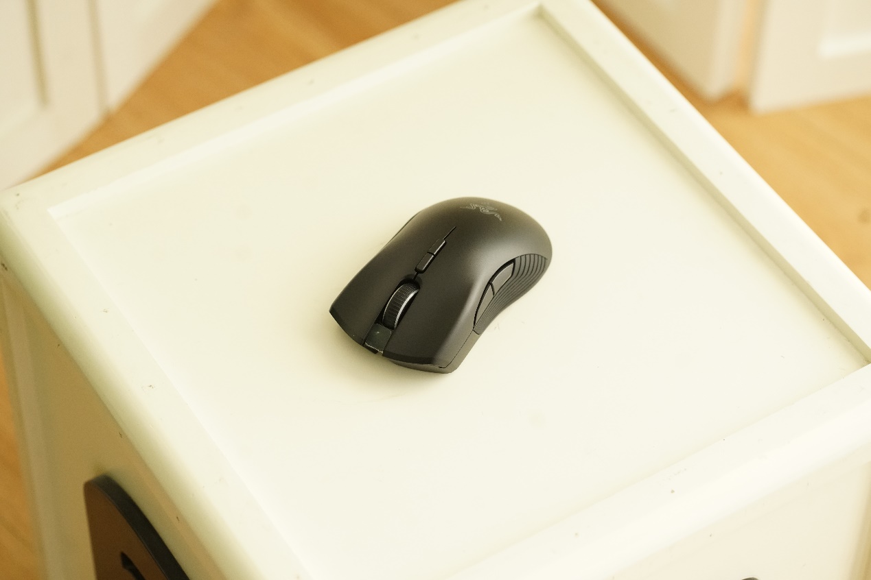 雷蛇曼巴眼镜蛇无线版鼠标开关键,雷蛇曼巴眼镜蛇无线版灯光