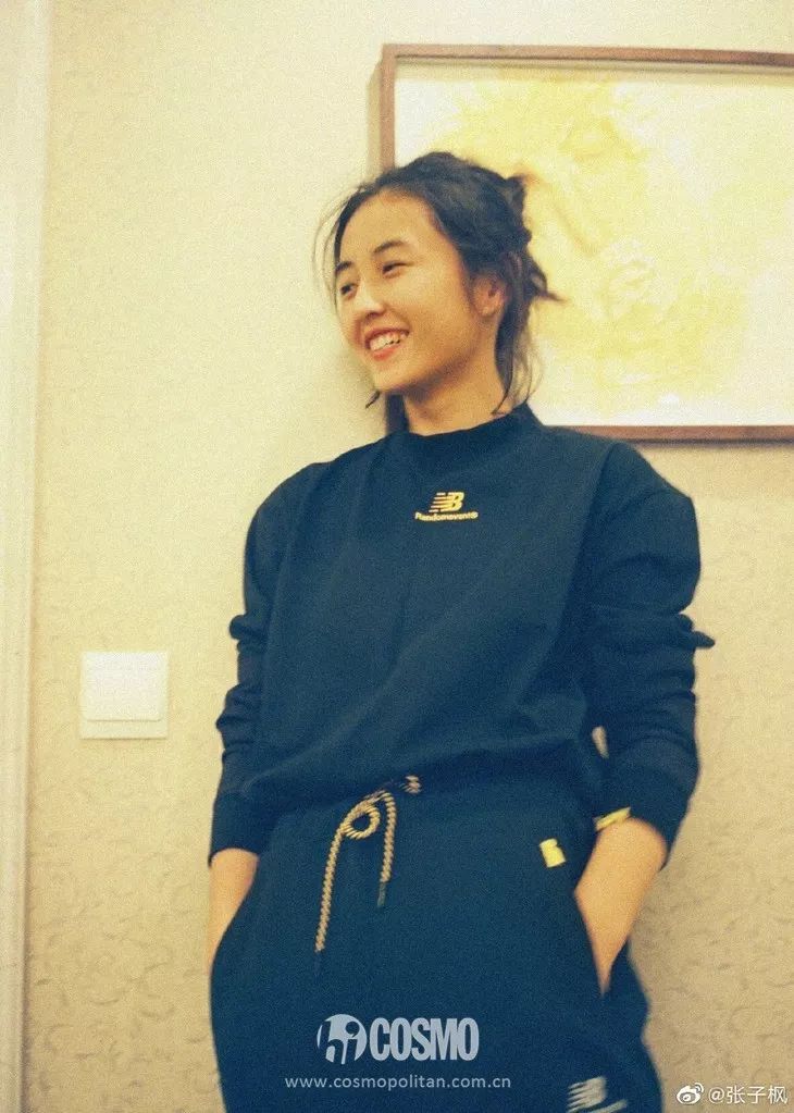 00后妹妹霸占年末荧屏却靠甜系穿搭霸占我的心