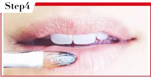 口红推荐涂上非常滋润非常光滑,再贵的口红涂了质感也不好