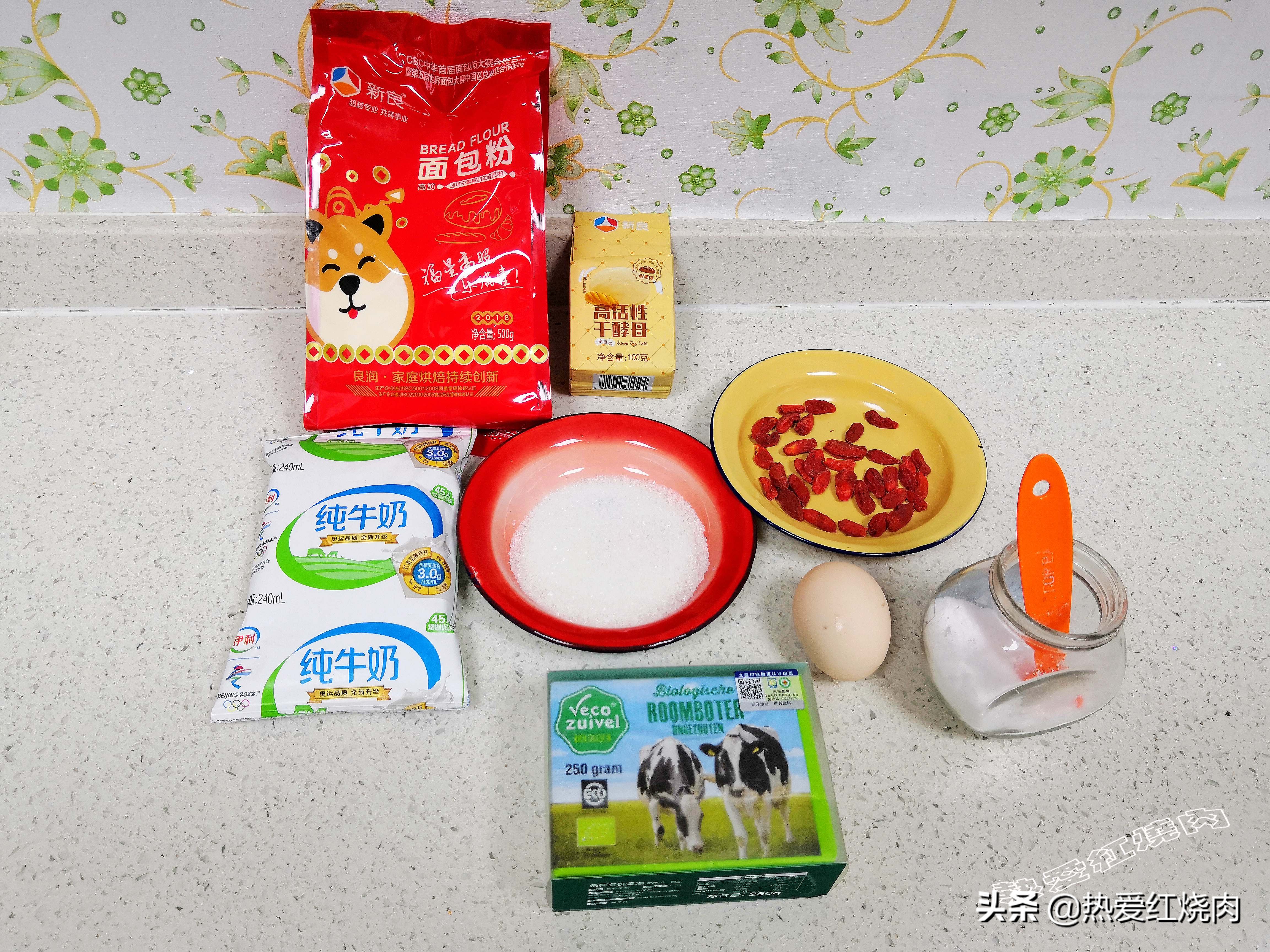 如果你做的面包总是很硬，一定试试这个做法，柔软拉丝还不用烤箱