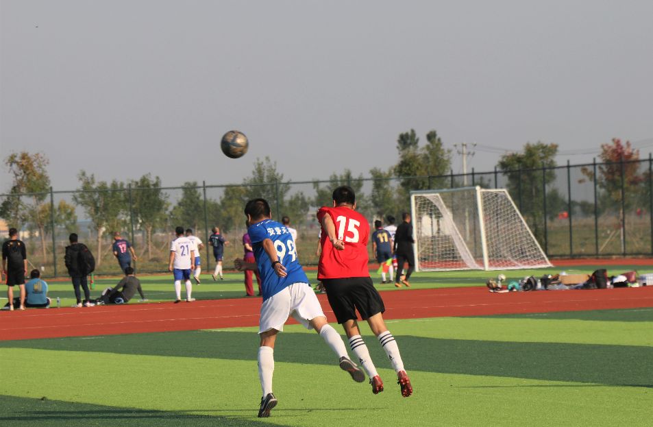 国庆足球比赛不打烊“南门烧烤”足球队迎来四连胜