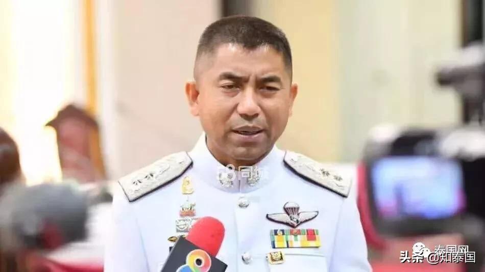 *弹子**警告！素拉切的车，在路边被枪手打成了马蜂窝……