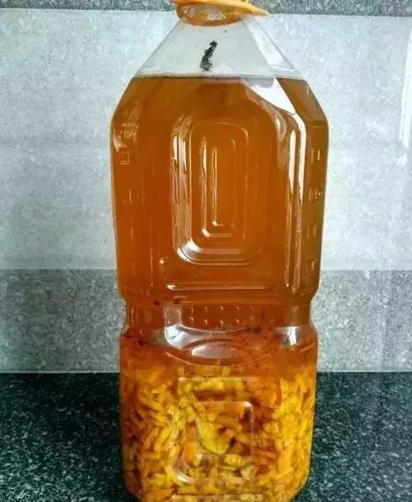 可以给花盆土里加营养液吗,盆里加点它养花10年不黄叶