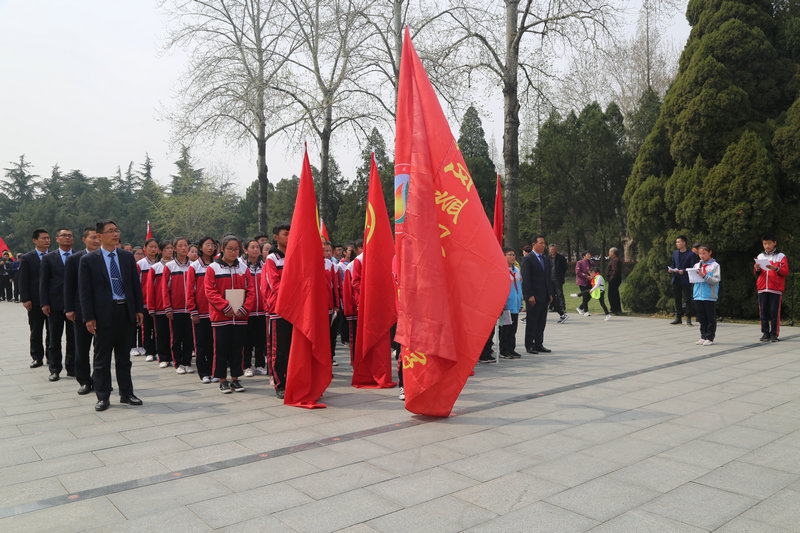 祭奠缅怀英烈,传承红色基因——益民中学组织学生到华东革命烈士陵园进行祭奠扫墓活动