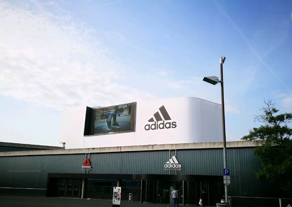 阿迪达斯和彪马背后的故事,阿迪达斯彪马恩怨