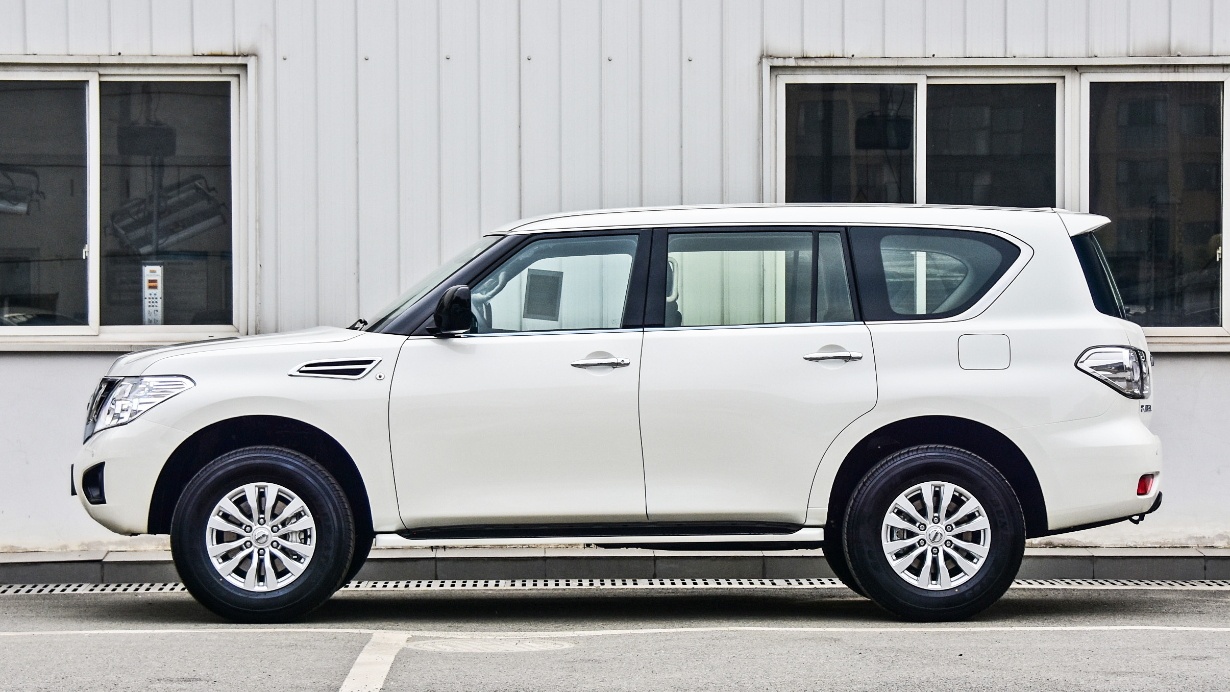 全新日产途乐有哪些亮点,丰田陆巡与日产途乐