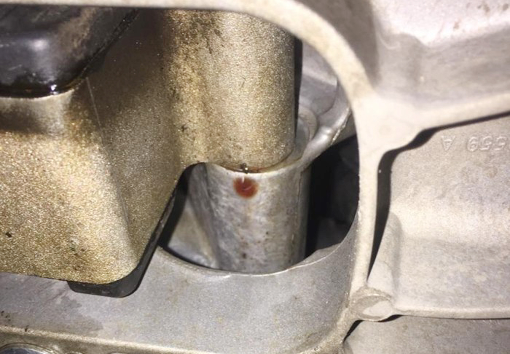 30万级suv福特探险者,福特探险者后减震漏油了怎么回事