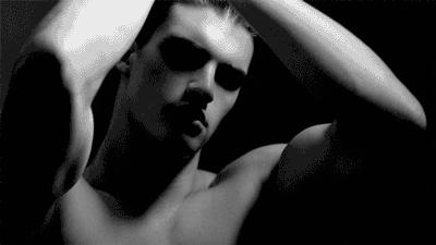 洗个澡竟变身荷尔蒙喷射机！90%的女人为之着迷