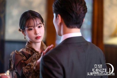 iu在酒店穿衣搭配,iu酒店穿衣搭配