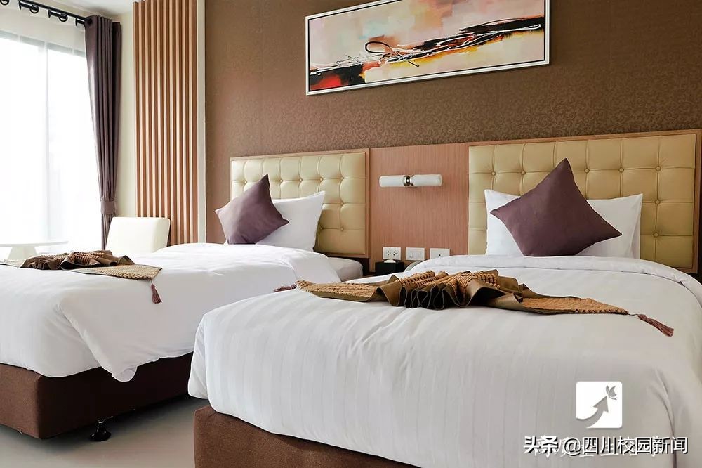 为什么住酒店要往马桶里倒壶开水,为什么住酒店时要烧开水倒马桶里