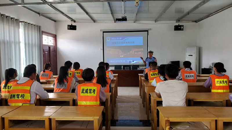 【文明交通进驾校】民勤公安交警走进天顺驾校开展暑期交通安全宣传活动丨强担当除隐患防事故保安全