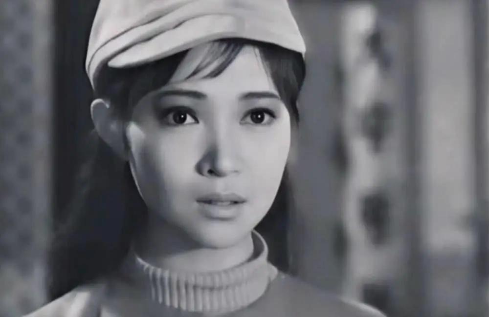 73岁影后萧芳芳:周星驰的理想爱人,与李连杰亲如母子