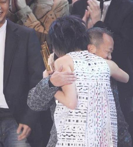 凌晨2点30分曾志伟遭毒打，缝29针几乎没命，隔月容祖儿被带警局