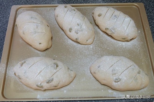 全麦葡萄干面包,抹茶全麦葡萄干面包