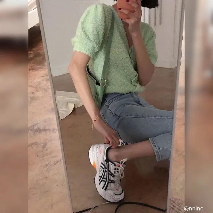 为什么韩国人总能把丑鞋穿成爆款，拍照技巧发色妆容，配饰少不了