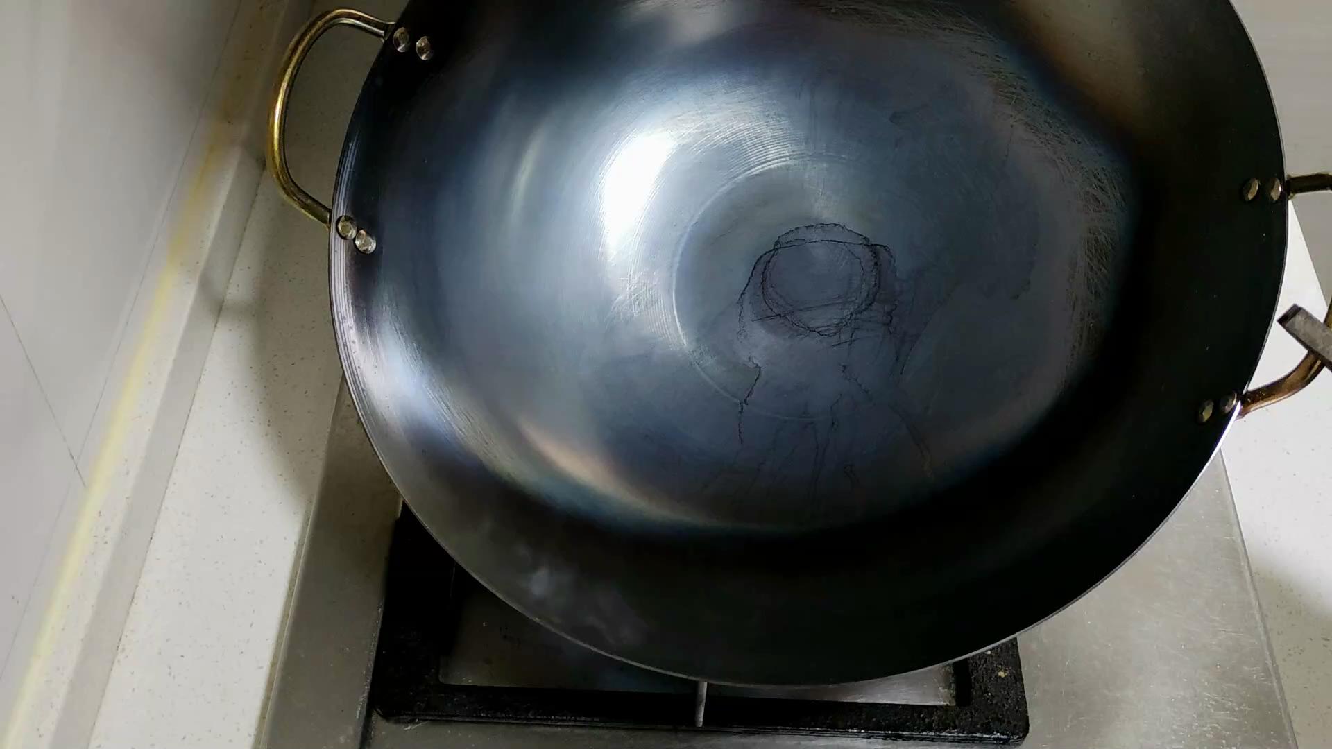 有不粘涂层的铁锅要不要开锅,旧铁锅开锅正确方法不粘锅