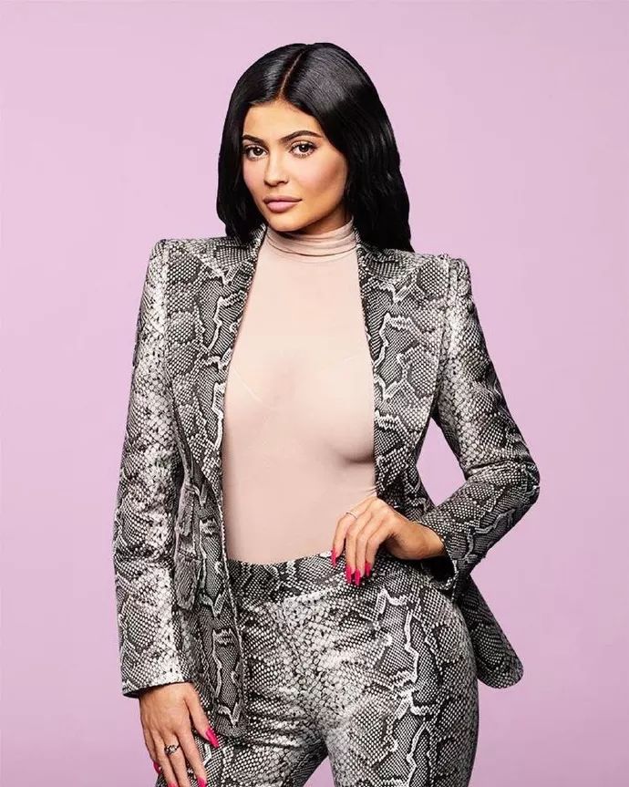 22岁姑娘3年赚10亿美元,22岁姑娘三年赚了10亿美元