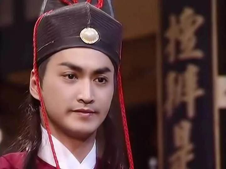 何家劲62岁帅气视频,年轻时的何家劲到底有多帅