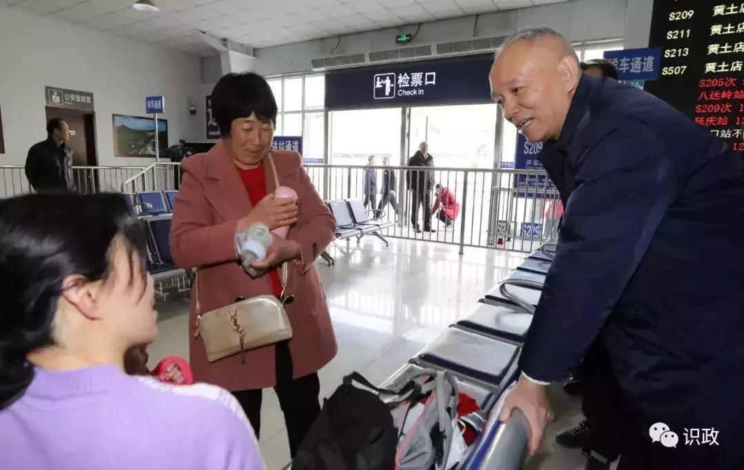 坚持人民至上共创美好生活,坚持人民当家作主坚持为人民服务