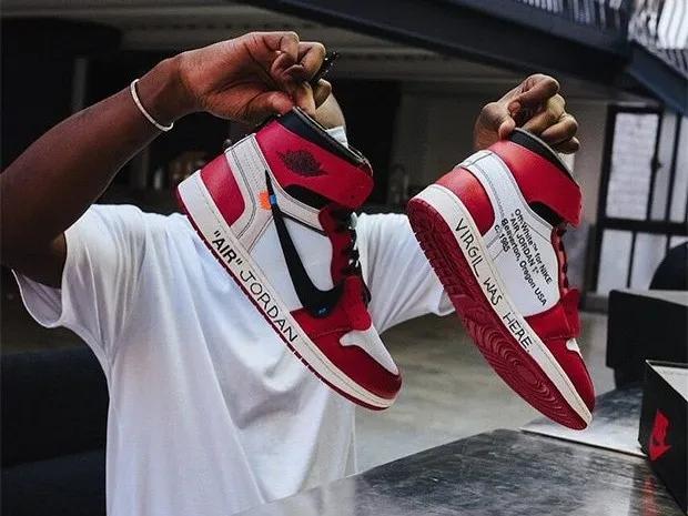 鞋店洗坏OWxAJ1芝加哥后，店主竟想按1399发售价赔偿？