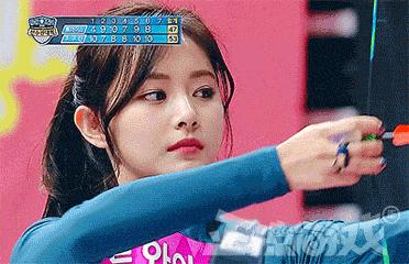 爆笑GIF趣图：美女，这射的是丘比特之箭吧