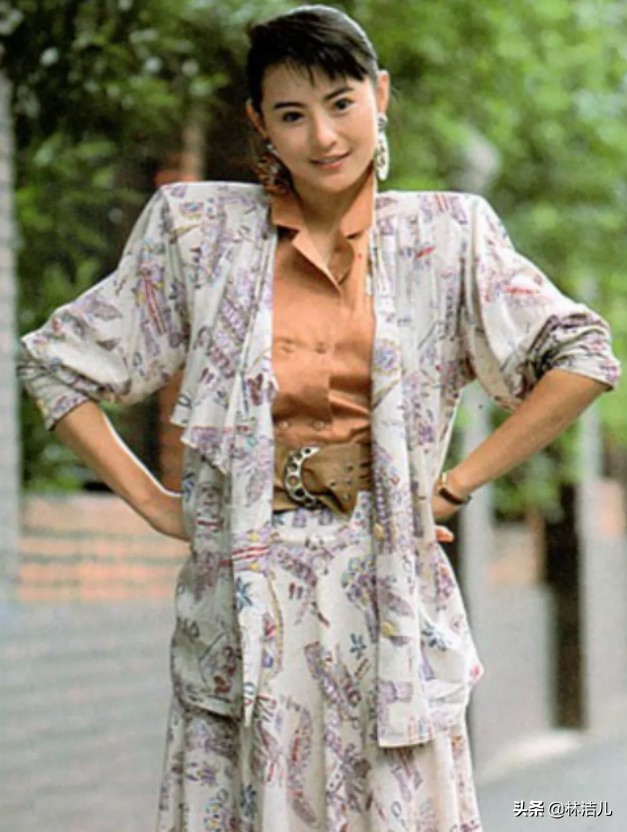 昔日霸王花李赛凤享受现在生活,还记得最美港姐李嘉欣吗