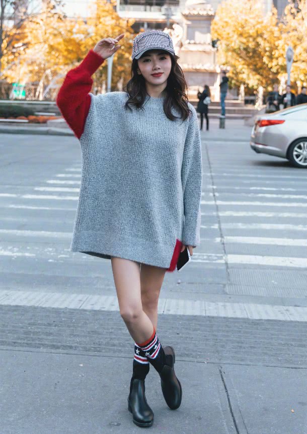 冬季白马丁靴过膝长袜穿搭,今年最流行穿搭靴子加过膝袜