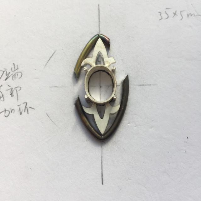 高端的石榴石宝石,石榴石是一种石榴籽般的晶体