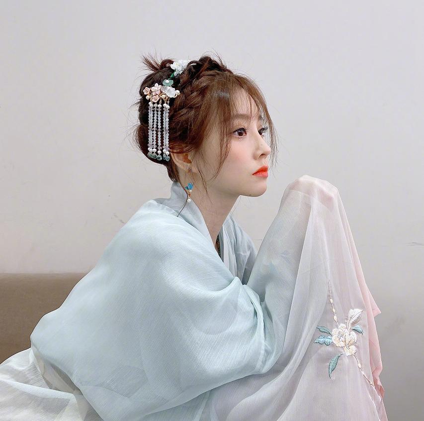 冯提莫公布新歌舞蹈,冯提莫左手手势舞