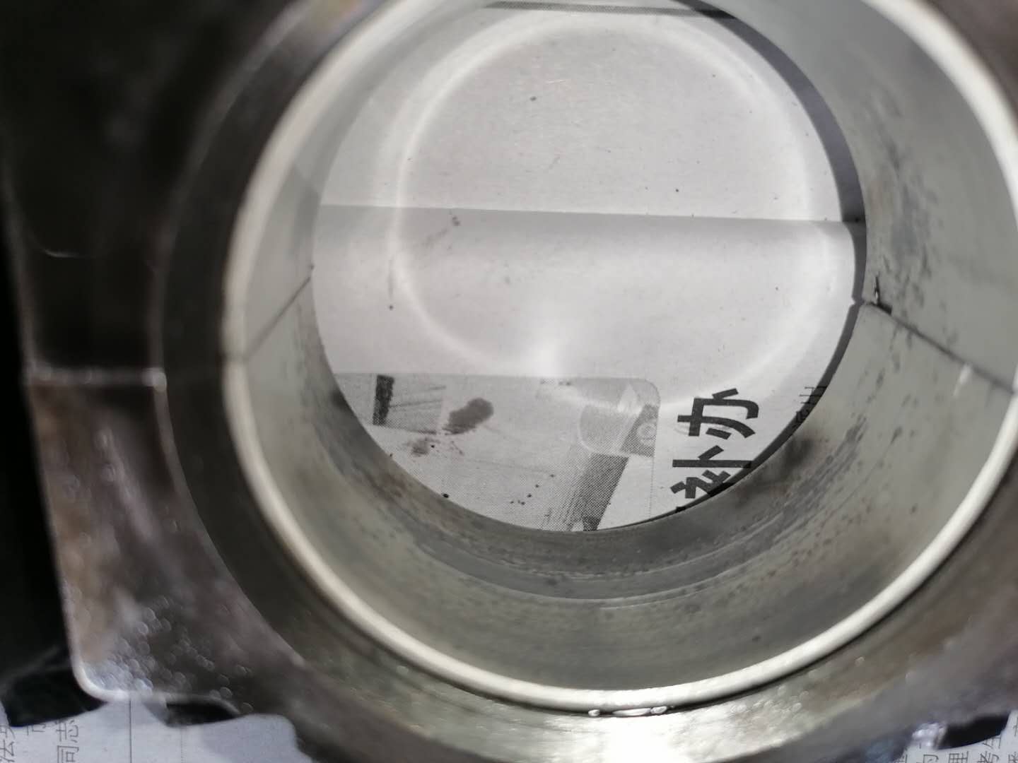 才跑4万公里货车烧机油怎么回事,发动机烧机油活塞发黑