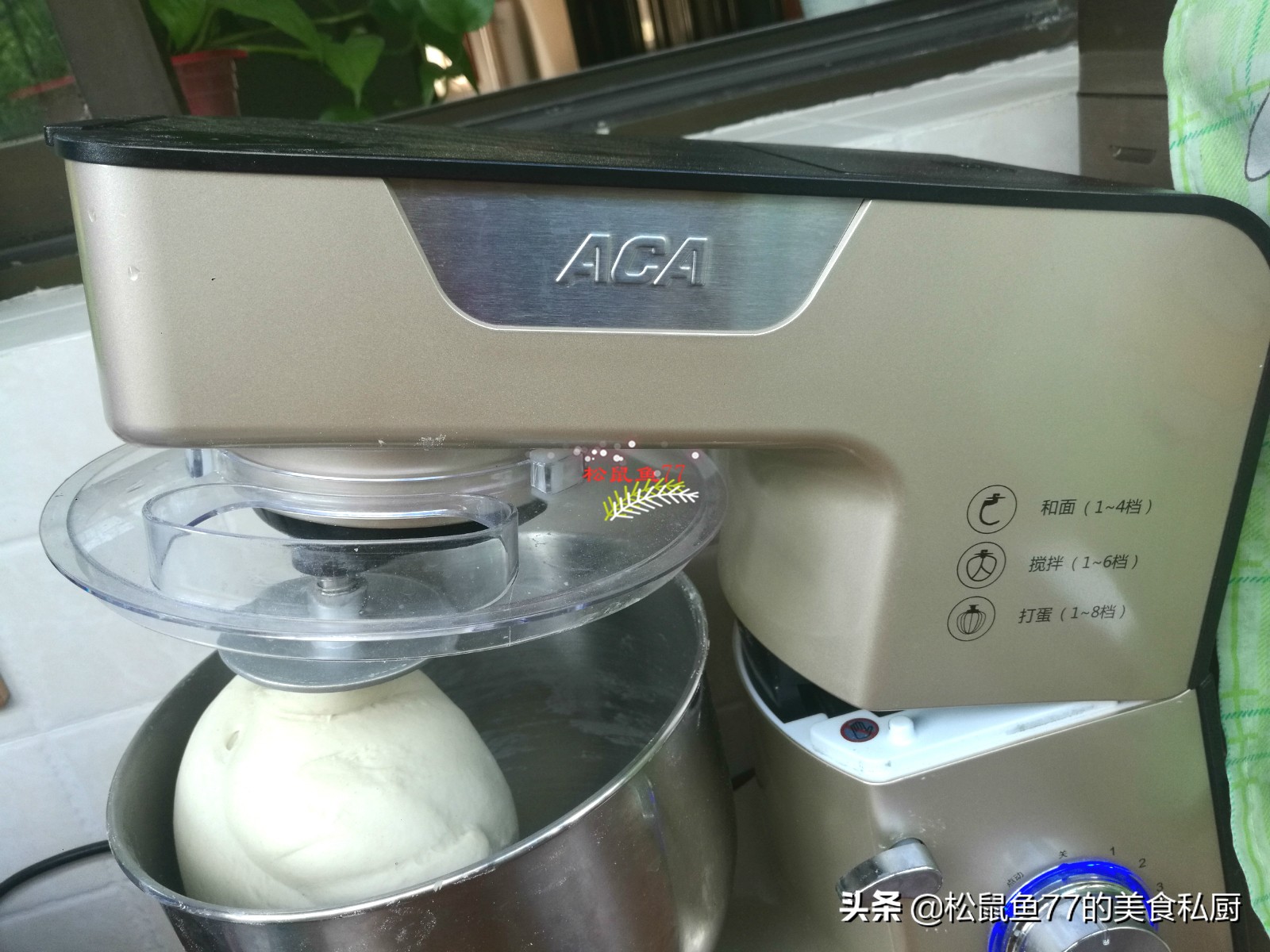 2杯酸奶1个鸡蛋1个火腿,1杯酸奶